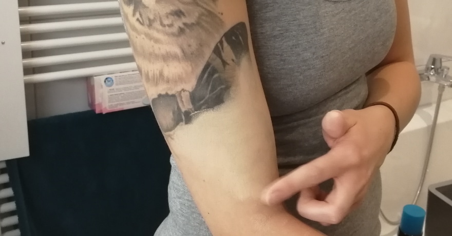Mit Dermacol Tattoo überschminken am Arm
